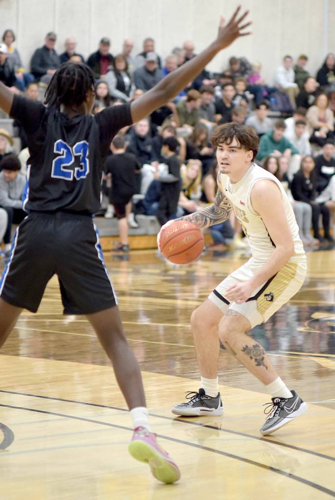 Peninsulas Aiden Olmstead, right, picks his path around Edmonds Josiah Pierre on Saturday in Port Angeles. (Keith Thorpe/Peninsula Daily News)