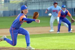 KEITH THORPE/PENINSULA DAILY NEWS
Lefties pitcher Kole Acker throws in the first inning as first baseman Colin Speer and Wenatchee baserunner Kade Benavidez look on during the first inning on Wednesday at Port Angeles Civic Field.