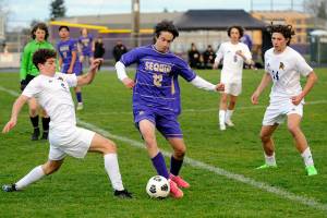 Michael Dashiell/Olympic Peninsula News Group
Sequim's Josh Alcarez, center, avoids two Bainbridge defenders during a March contest. Alcarez was selected to the All-Olympic League first team in voting conducted by league coaches.