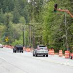 KEITH THORPE/PENINSULA DAILY NEWS
A temporary traffic light to contol one-way alternation traffic across the current U.S. 101 bridge over the Elwha River southwest of Port Angeles awaits activation on Wednesday in preparation for moving traffic to a new nearby Elwha bridge.