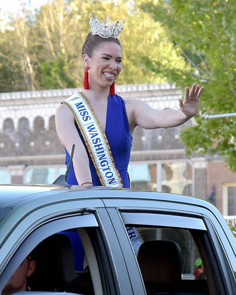 Miss Washington 2021, Maddie Louder of Seattle, waves to parade-goers on Thursday. (Keith Thorpe/Peninsula Daily News)
