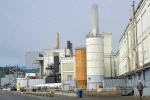 The McKinley Paper Co. mill in Port Angeles sits mostly idle on Thursday. (Keith Thorpe/Peninsula Daily News)