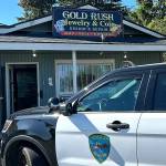 Sequim police serve a search warrant on Aug. 29 at Gold Rush Jewelry and Coin after multiple reports of theft. (Matthew Nash/Olympic Peninsula News Group)