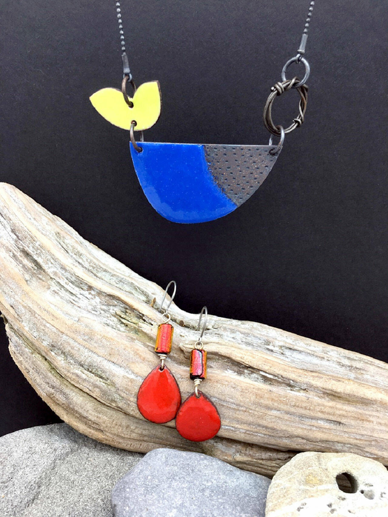 An example of Jolie Makis torch-fired enamel jewelry.
