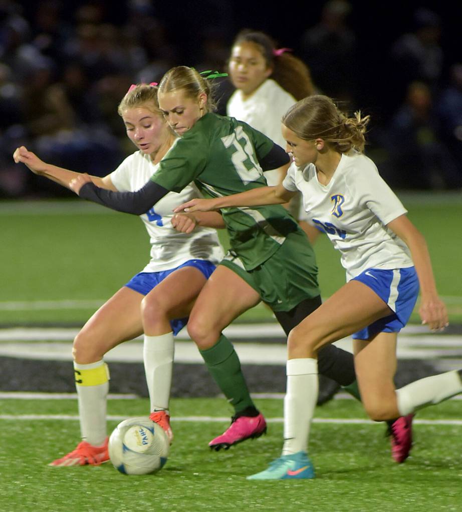 KEITH THORPE/PENINSULA DAILY NEWS Port Angeles Teanna Clark, center, moves with the pack of Bremertons Melanie Uhrich, left, and Mia Alexander in Tuesdays match in Port Angeles.