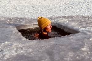 Karyn Stillwell cold plunging in Alaska. (Karyn Stillwell)