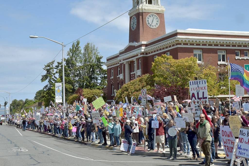 Some of the approximately 1,500 people taking part in the No Kings rally line Lincoln Street in front of the Clallam County Courthouse on Saturday. (Keith Thorpe/Peninsula Daily News)