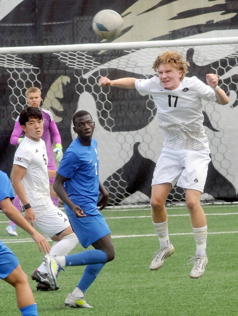 Peninsulas Max Pieper, left, returns a header as teammate Rei Sato, goalkeeper Max Woithe and Edmonds Omar Kongira keep watch on Saturday afternoon in Port Angeles. (Keith Thorpe/Peninsula Daily News)
Peninsulas Max Pieper, left, returns a header as teammate Rei Sato, goalkeeper Max Woithe and Edmonds Omar Kongira keep watch on Saturday afternoon in Port Angeles. (Keith Thorpe/Peninsula Daily News)