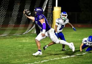 Sequim's Liam Wiker makes a touchdown catch against Elma Friday night in Sequim during the Wolves' 49-30 victory. (Jacques Star/Olympic Peninsula News Group)