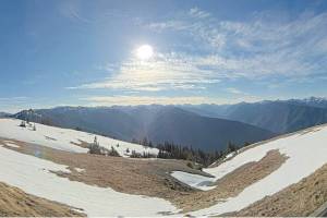 The view looking south from Hurricane Ridge, where variable winter weather has limited snow coverage and contributed to pauses in snow sports operations in recent weeks. (Washingtons National Park Fund)
