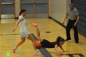 Lonnie Archibald (2)/for Peninsula Daily News
Referee Steve Singhose watches closely as Forks Avery Dilley (left) and Neah Bay Angel Halttunen hustle for a loose ball. Lonnie Archibald/for Peninsula Daily News