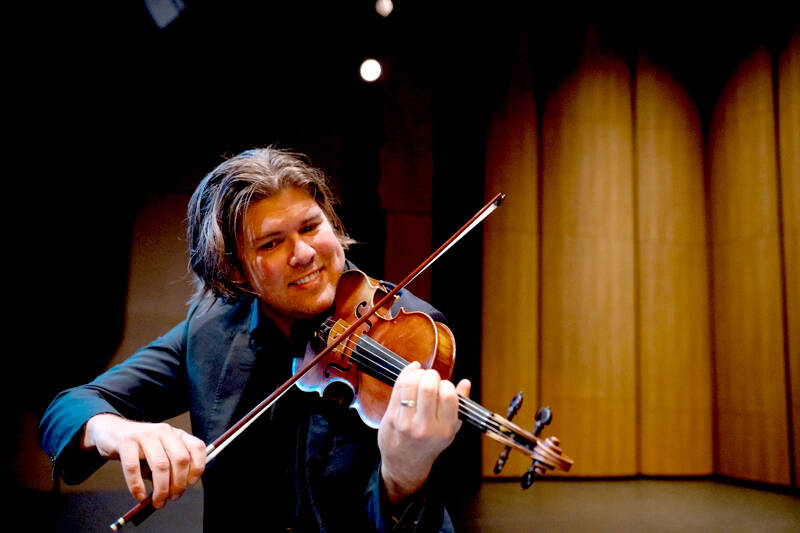 Port Angeles-born soloist to rejoin symphony orchestra