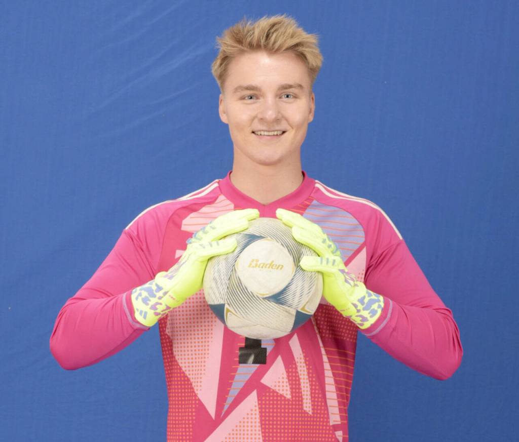 COLLEGE SOCCER: Peninsula goalkeeper Max Woithe signs to play on pro team