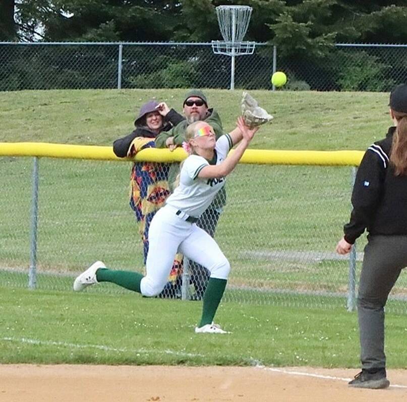 PREP SOFTBALL: Roughriders win league title over Vikings with authority