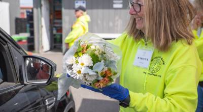 Emily Matthiessen/for Olympic Peninsula News Group
The communitys support of the Sequim Food Bank is evident in other ways besides donations of money and food. Here, volunteer Marilyn Pulk offers a bouquet of flowers donated by a local grocery store to a food bank client.