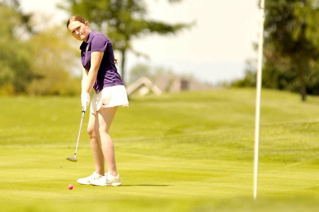Sequims Gabriella Hood qualified for the state 2A tournament with her score at the district tournament at Cedars at Dungeness on Tuesday. (Matthew Nash/Olympic Peninsula News Group)