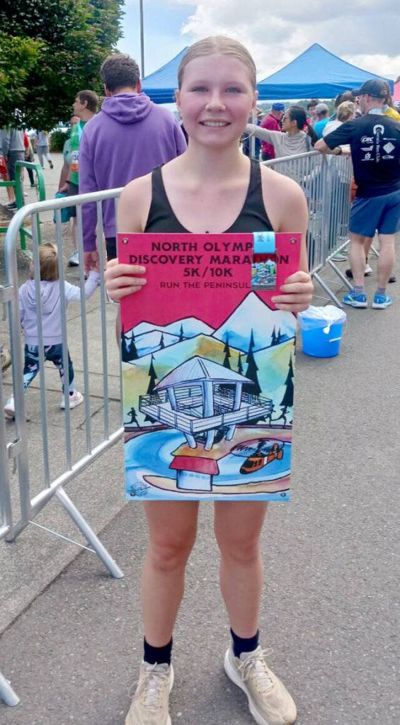 Alli Applewhite, 14, of Port Townsend won the womens 10K. (Pierre LaBossiere/Peninsula Daily News)