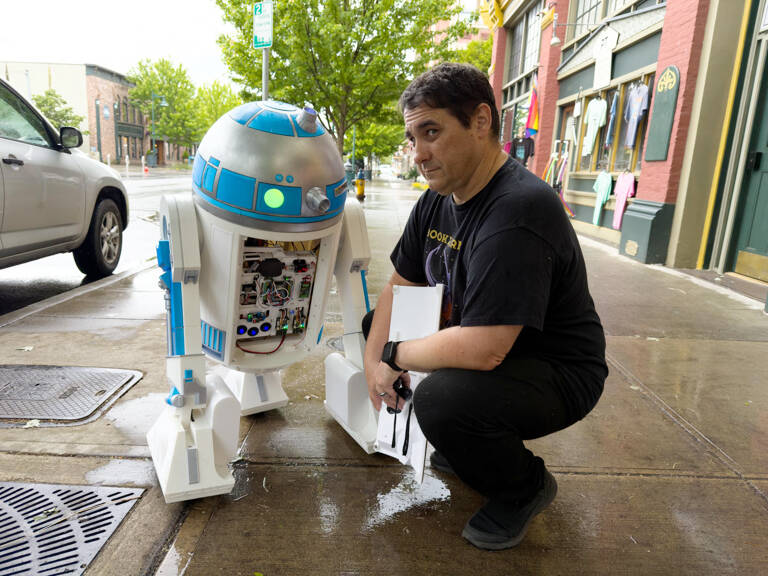 R2D2カミュ ジュビリータイプ JUDY GRANDE2019 R2' 3D droid | Peninsula Daily News