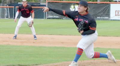 Lefties pitcher Mason Seay pitches to the Cascade Collegiate League on Tuesday at Civic Field. Seay was the winner in an 18-5 Lefties victory. Playing third base is the Lefties Kaleb Campbell. (Dave Logan/Peninsula Daily News)
