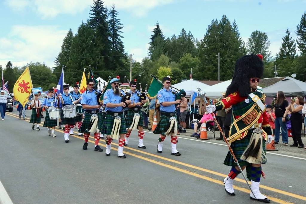 A bagpipe band from Magic Valley, Idaho, provided music for the parade. (Dave Logan/for Peninsula Daily News)
